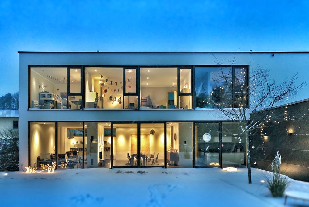 How Do IoT-Based Home Automation Systems Work with Smart Digital Displays?